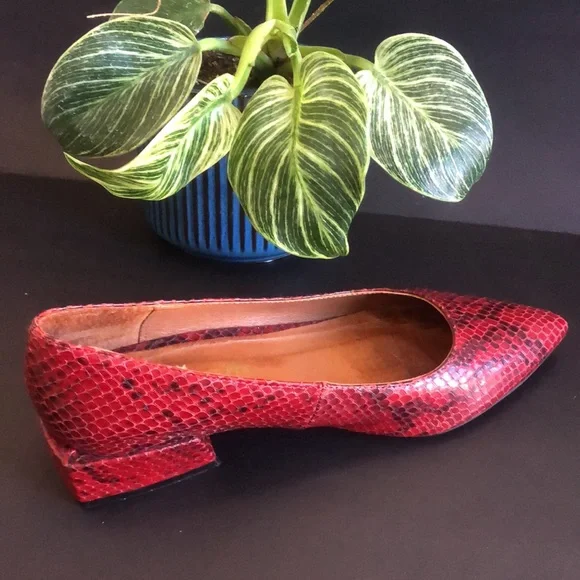 ‼️SOLD‼️L’INTERVALLE red snake skin flats, Size 6 US, Made in Spain. - Picture 11 of 13